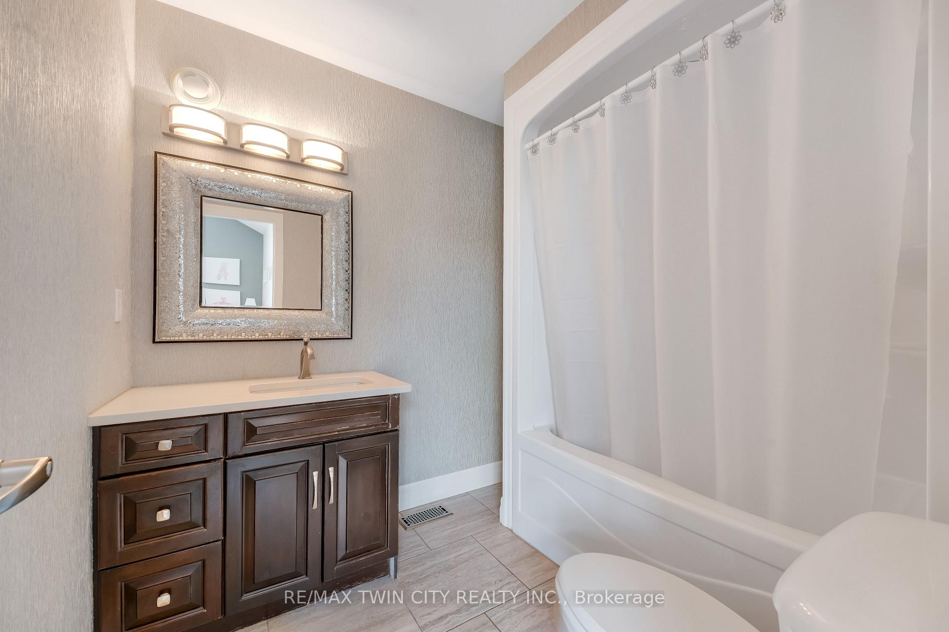 Photo 23 of Unit 3, 258 Edgewater Crescent, Kitchener, Grand River South — HOMEH