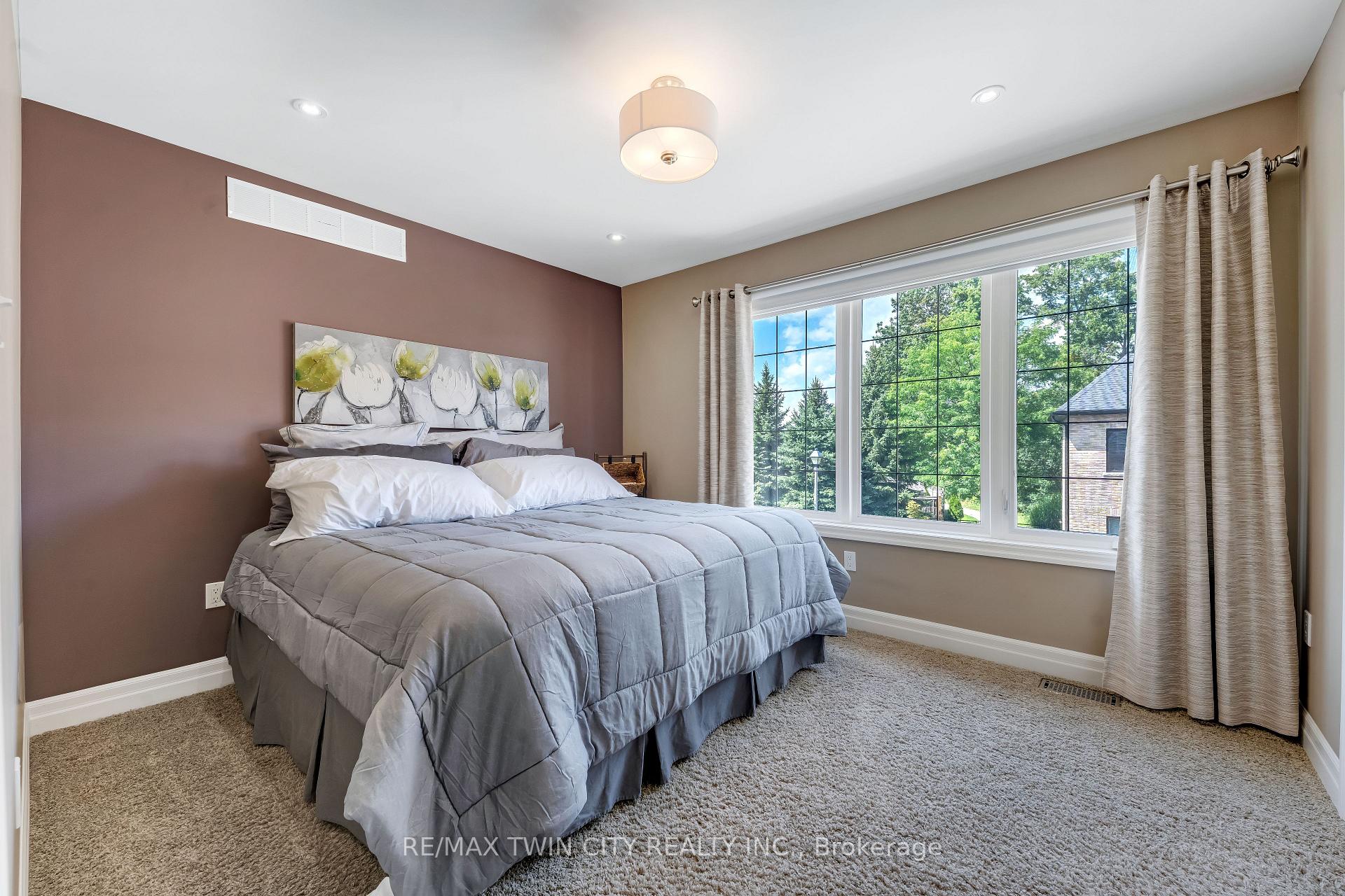 Photo 32 of Unit 3, 258 Edgewater Crescent, Kitchener, Grand River South — HOMEH