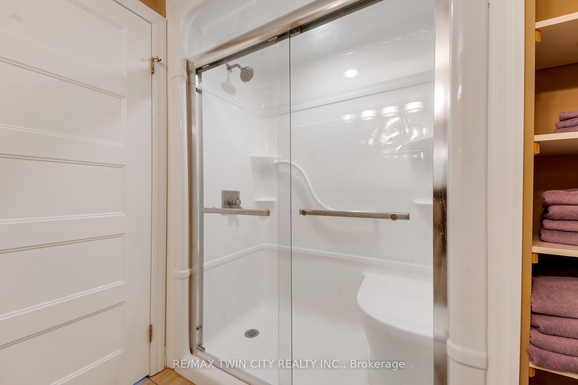 Photo 33 of Unit 3, 258 Edgewater Crescent, Kitchener, Grand River South — HOMEH
