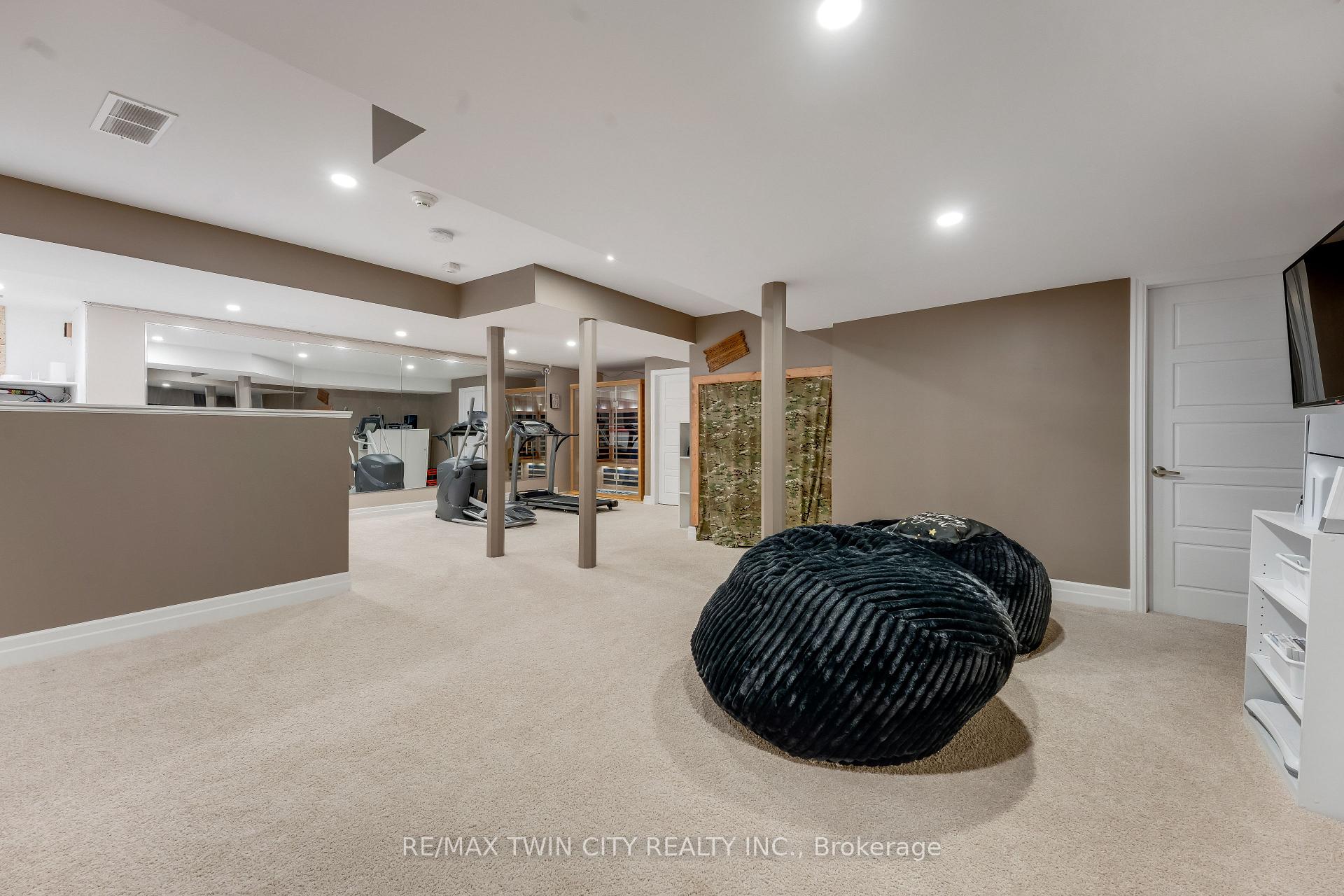 Photo 36 of Unit 3, 258 Edgewater Crescent, Kitchener, Grand River South — HOMEH