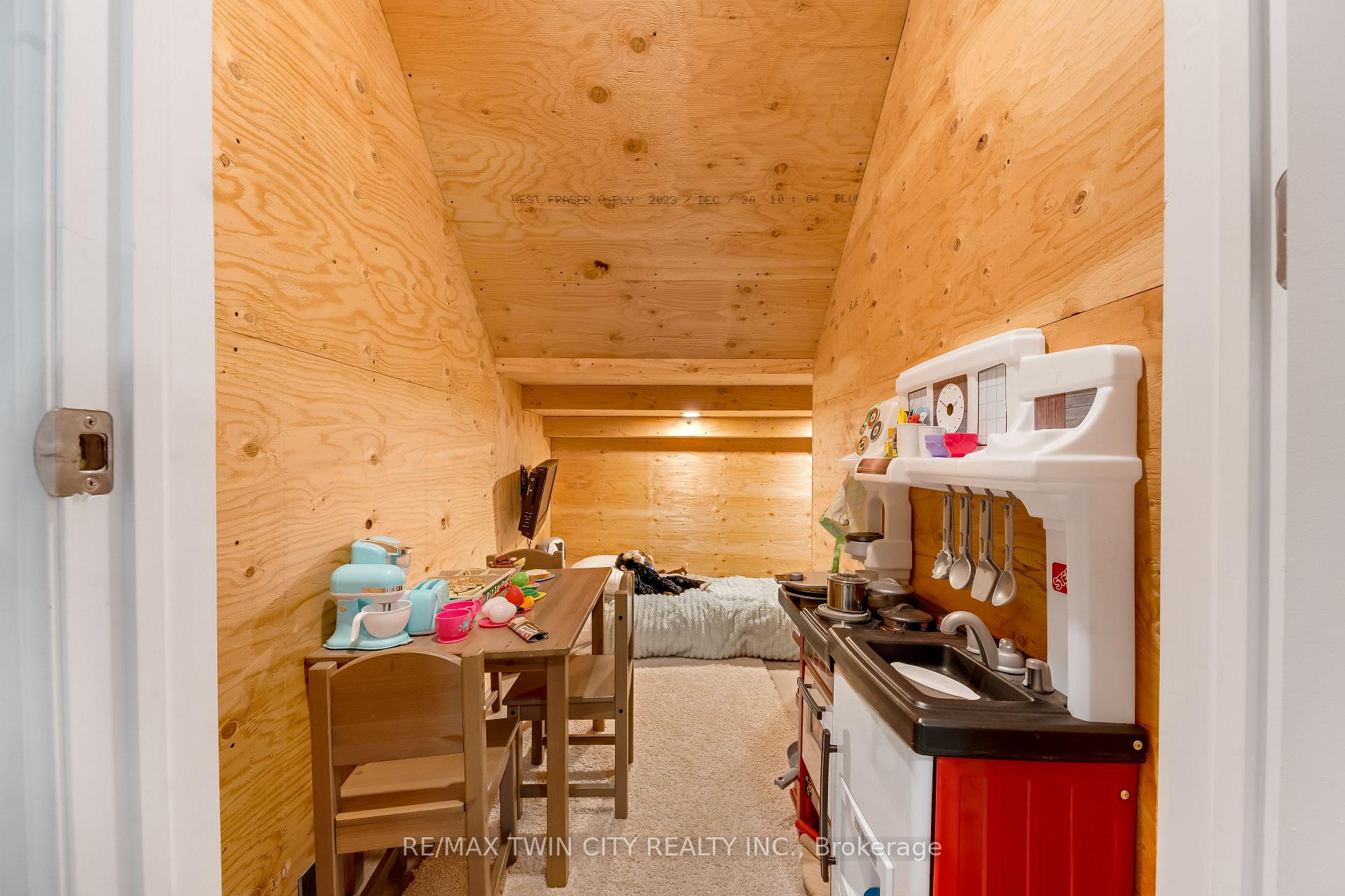 Photo 39 of Unit 3, 258 Edgewater Crescent, Kitchener, Grand River South — HOMEH