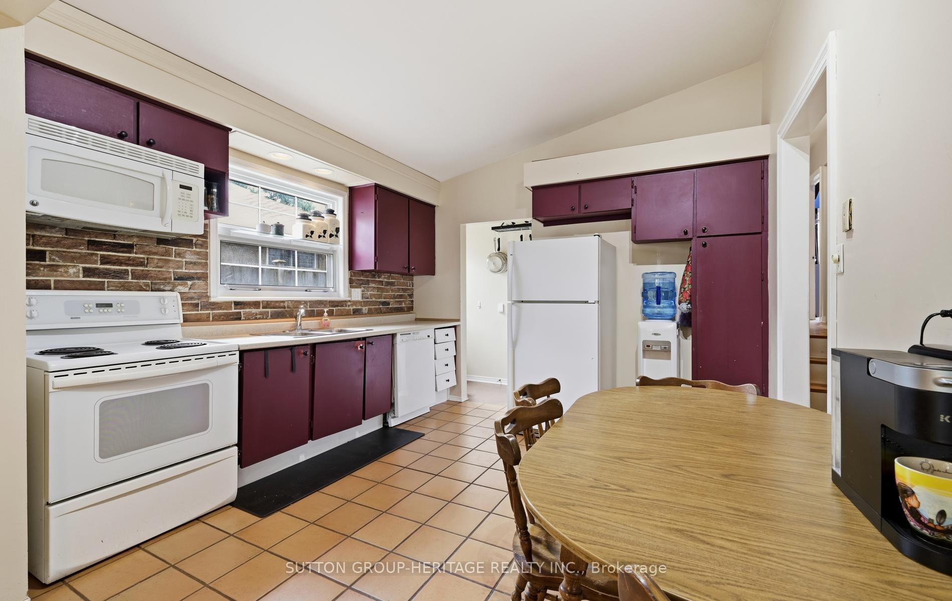 Photo 8 of 69 Clements Road E, Ajax, South East — HOMEH