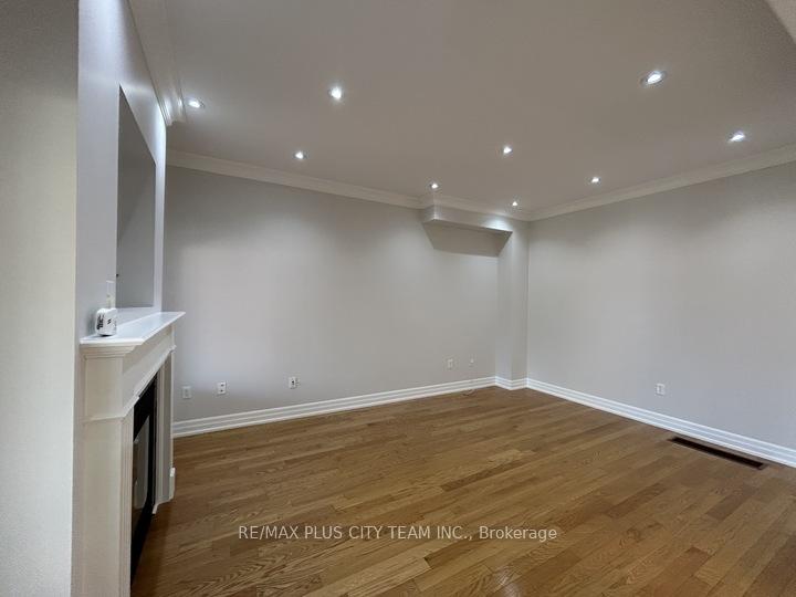Photo 3 of 59 Trish Drive, Richmond Hill, Oak Ridges Lake Wilcox — HOMEH