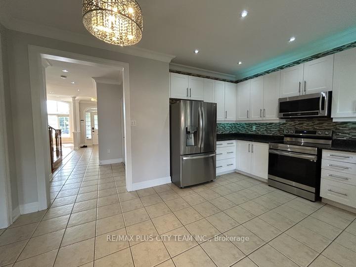 Photo 8 of 59 Trish Drive, Richmond Hill, Oak Ridges Lake Wilcox — HOMEH
