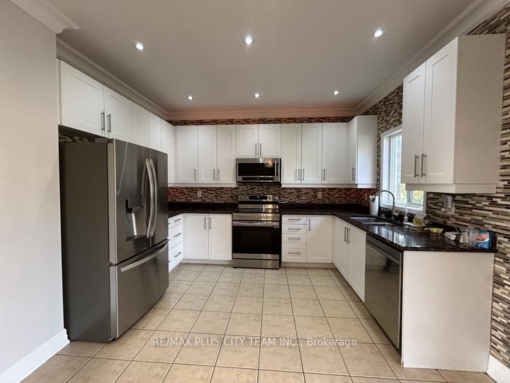 Photo 9 of 59 Trish Drive, Richmond Hill, Oak Ridges Lake Wilcox — HOMEH