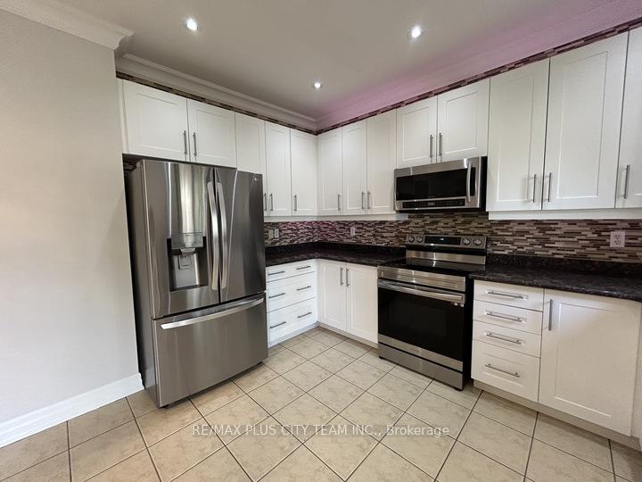 Photo 10 of 59 Trish Drive, Richmond Hill, Oak Ridges Lake Wilcox — HOMEH