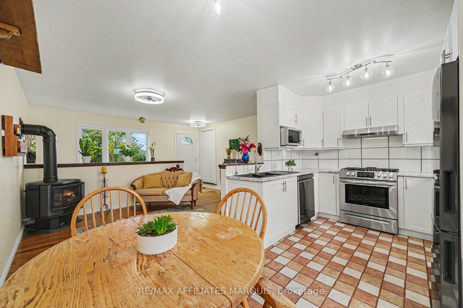 Photo 3 of 428 Johnston Road, Athens, R of Yonge & Escott Twp — HOMEH