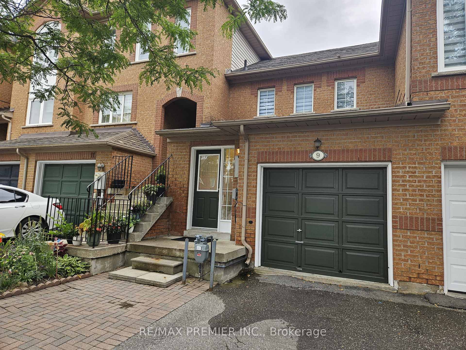 Photo 1 of 9 Lucena Crescent, Vaughan, Maple — HOMEH