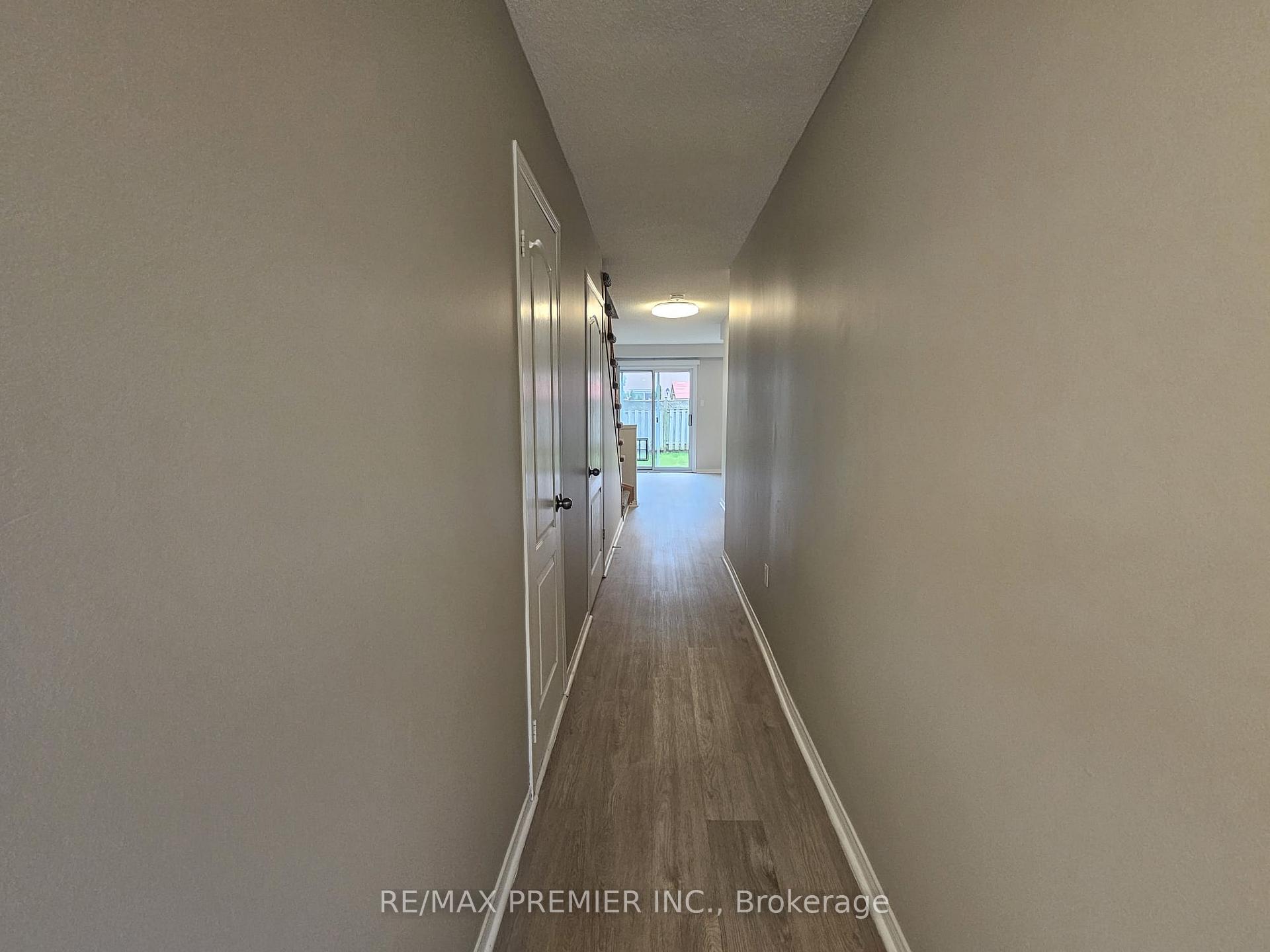 Photo 3 of 9 Lucena Crescent, Vaughan, Maple — HOMEH