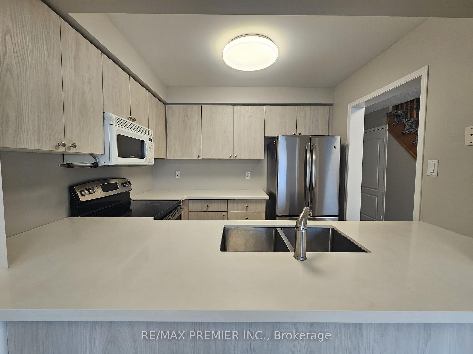 Photo 6 of 9 Lucena Crescent, Vaughan, Maple — HOMEH