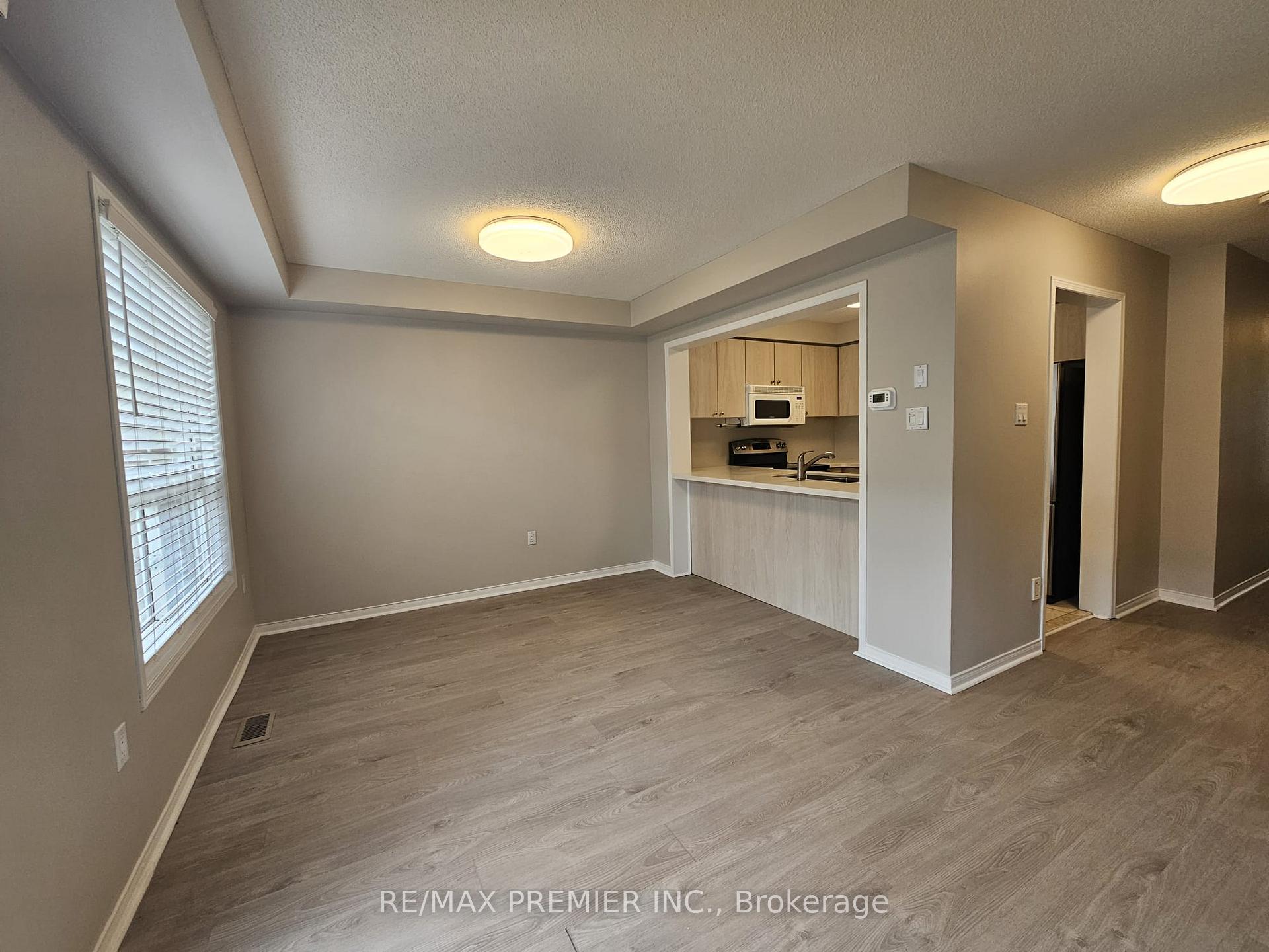 Photo 8 of 9 Lucena Crescent, Vaughan, Maple — HOMEH