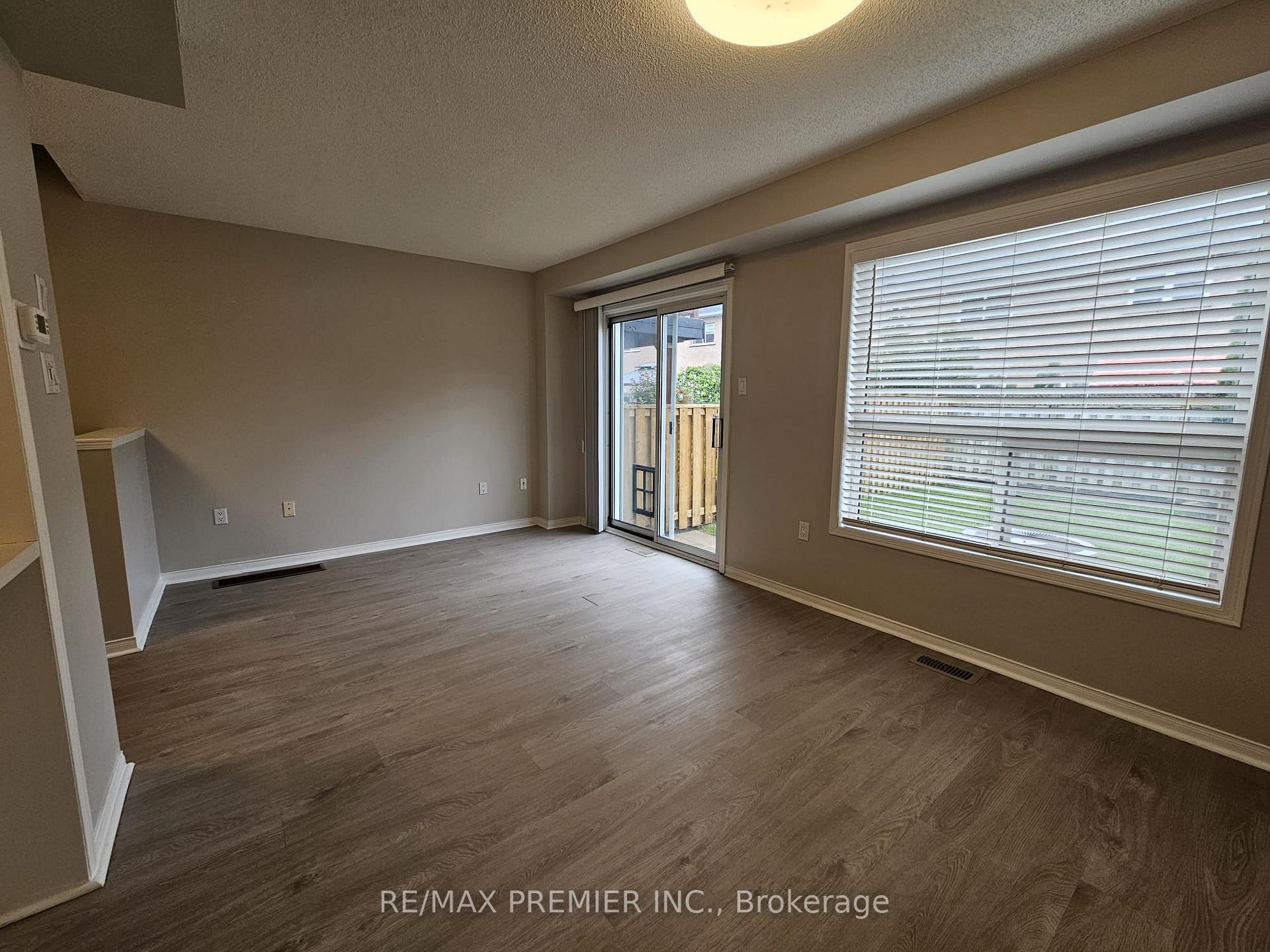 Photo 9 of 9 Lucena Crescent, Vaughan, Maple — HOMEH