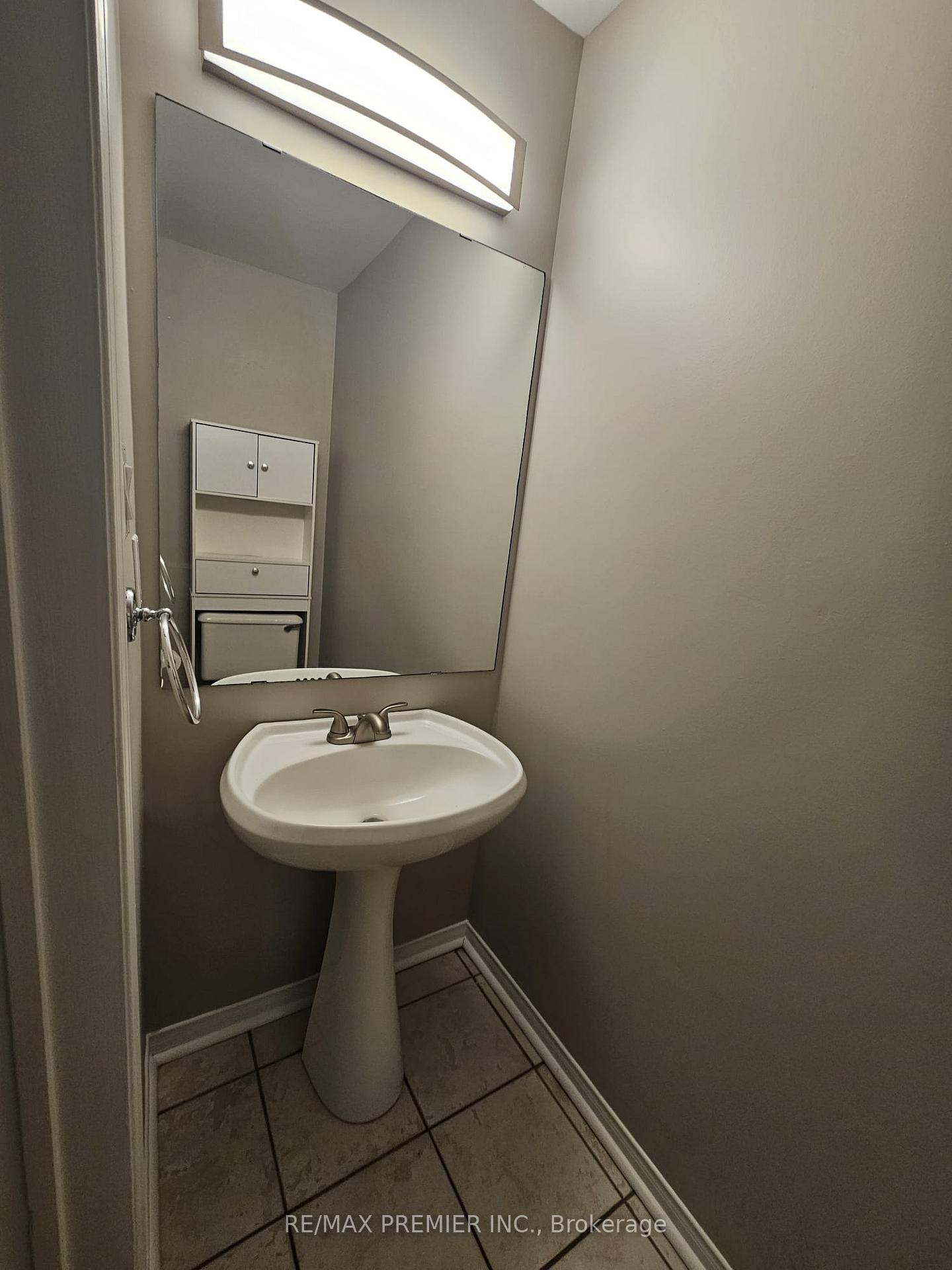 Photo 10 of 9 Lucena Crescent, Vaughan, Maple — HOMEH