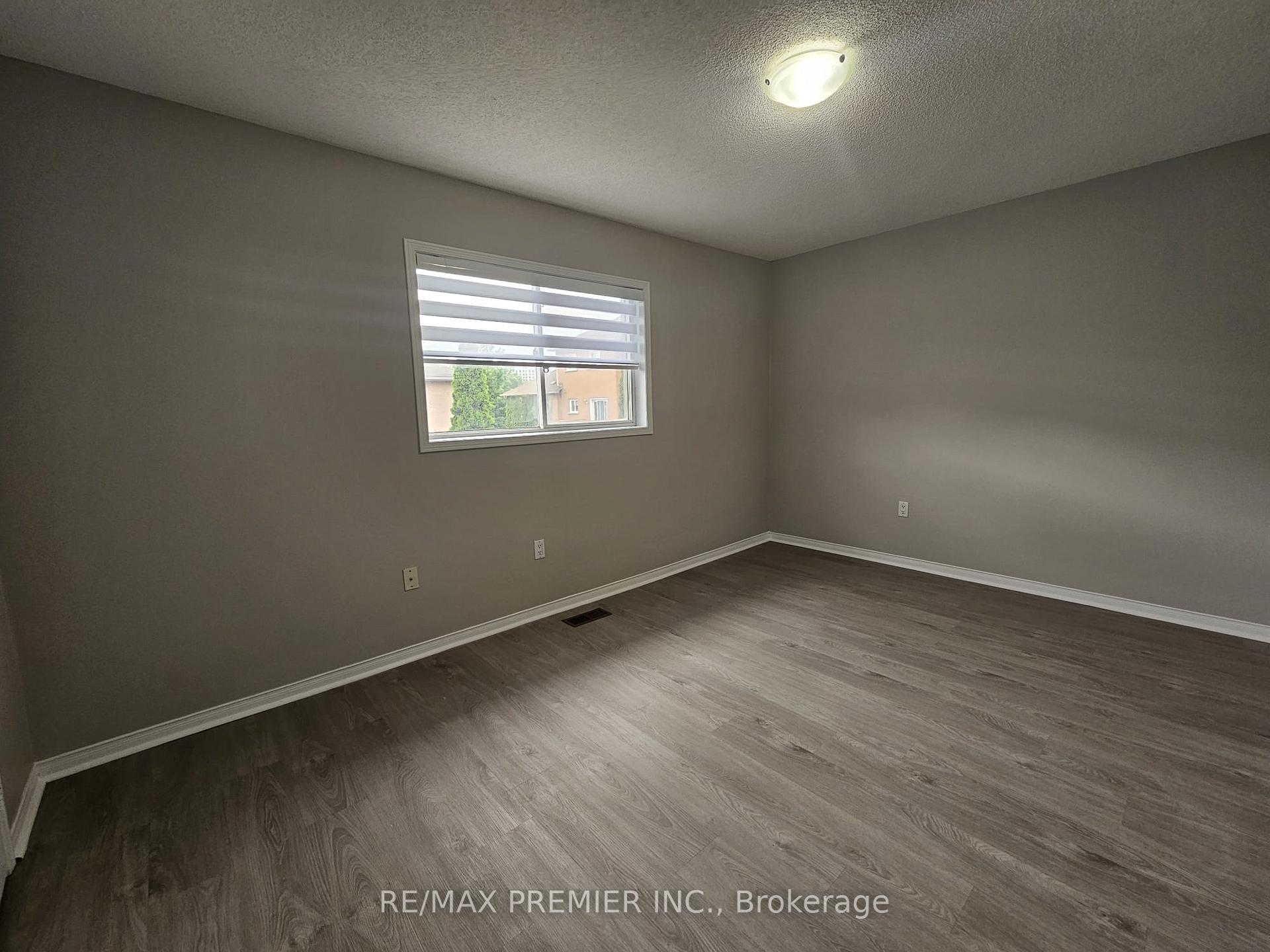 Photo 14 of 9 Lucena Crescent, Vaughan, Maple — HOMEH