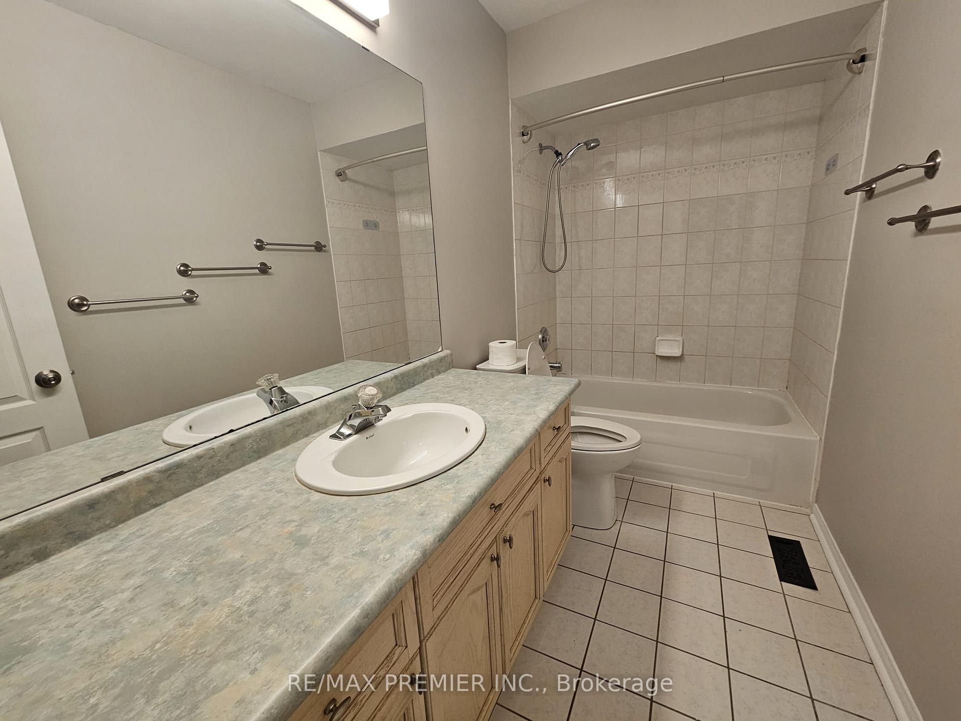 Photo 16 of 9 Lucena Crescent, Vaughan, Maple — HOMEH