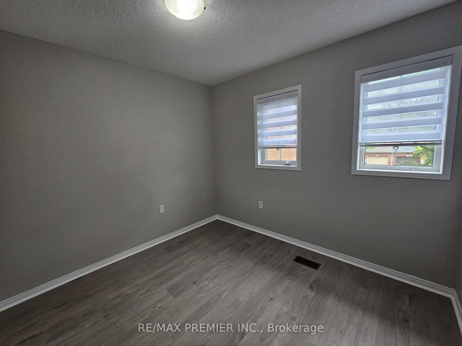 Photo 17 of 9 Lucena Crescent, Vaughan, Maple — HOMEH