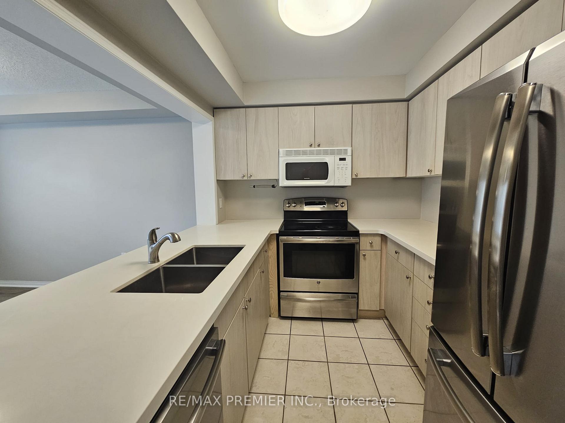 Photo 5 of 9 Lucena Crescent, Vaughan, Maple — HOMEH