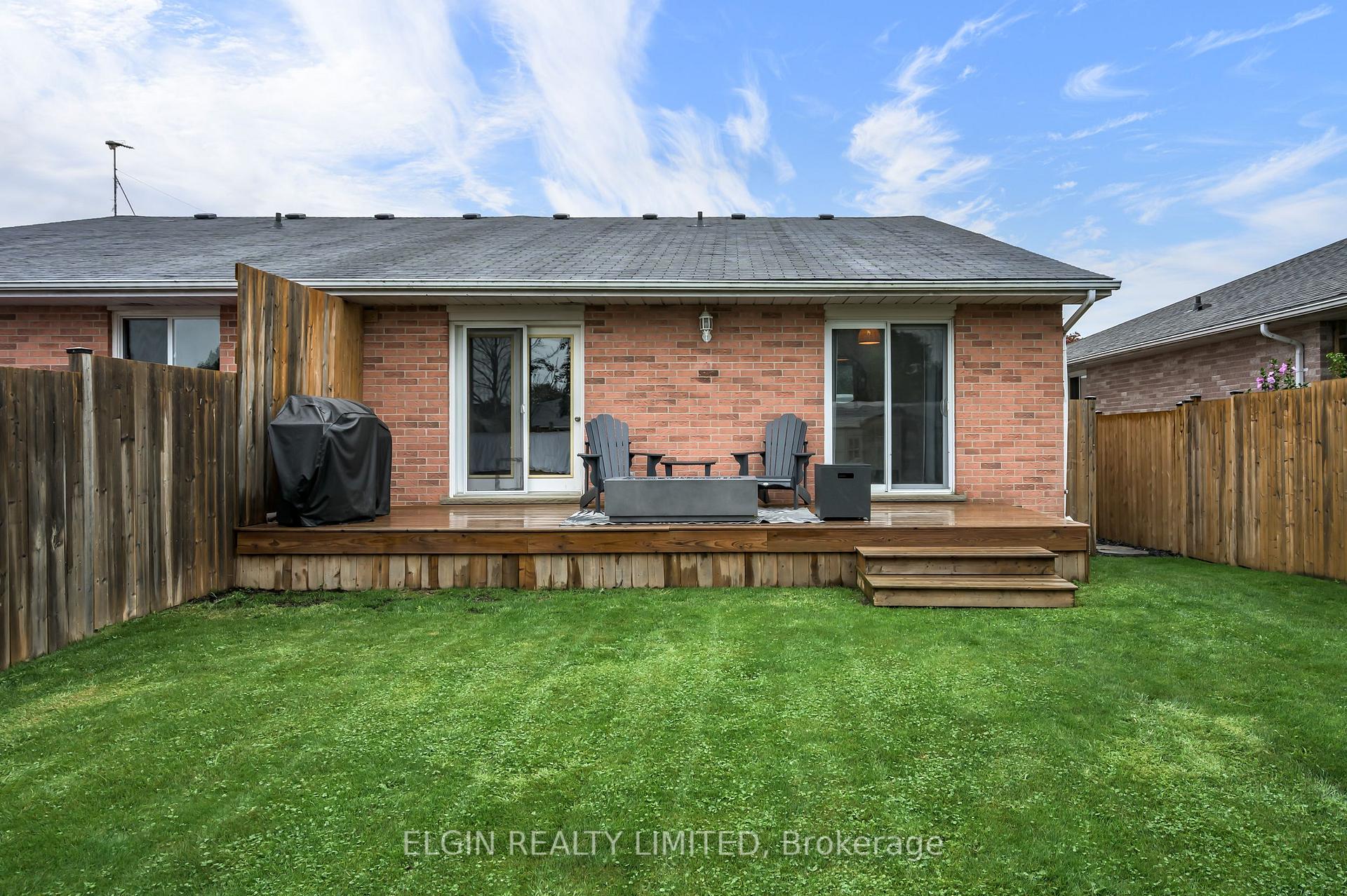 Photo 5 of 69 Carrie Crescent, St. Thomas — HOMEH