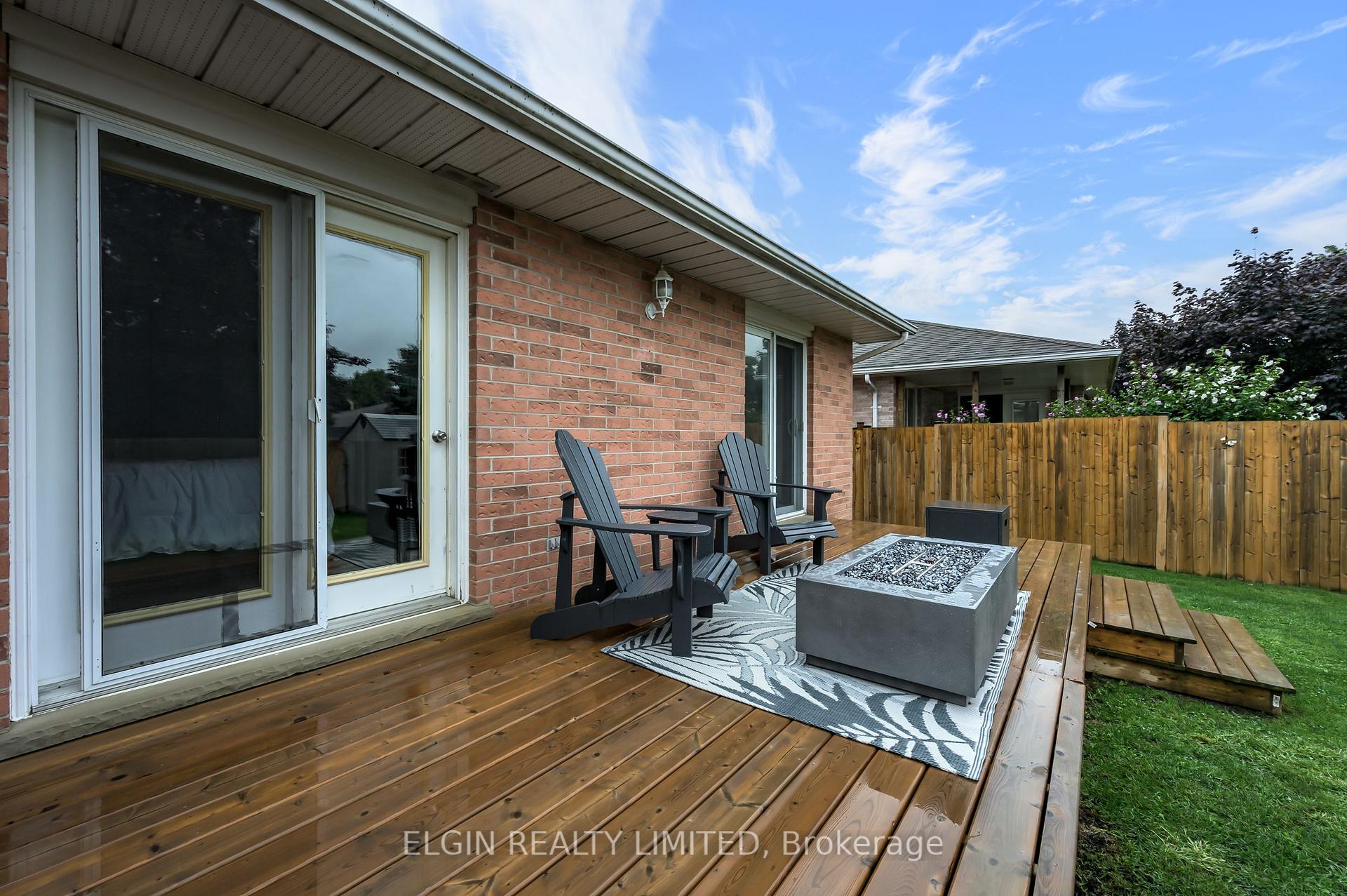 Photo 7 of 69 Carrie Crescent, St. Thomas — HOMEH