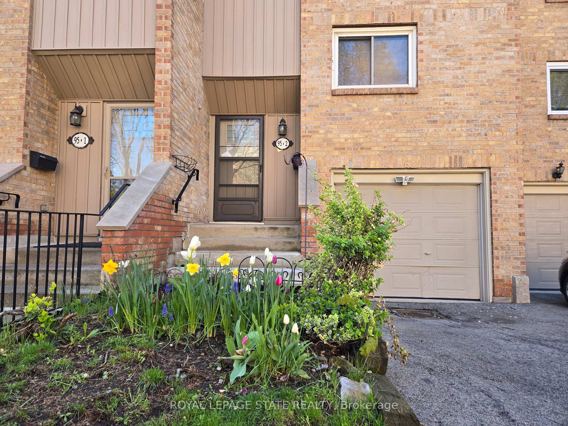 Photo 2 of Unit 2, 95 Fonthill Road, Hamilton, Fessenden — HOMEH
