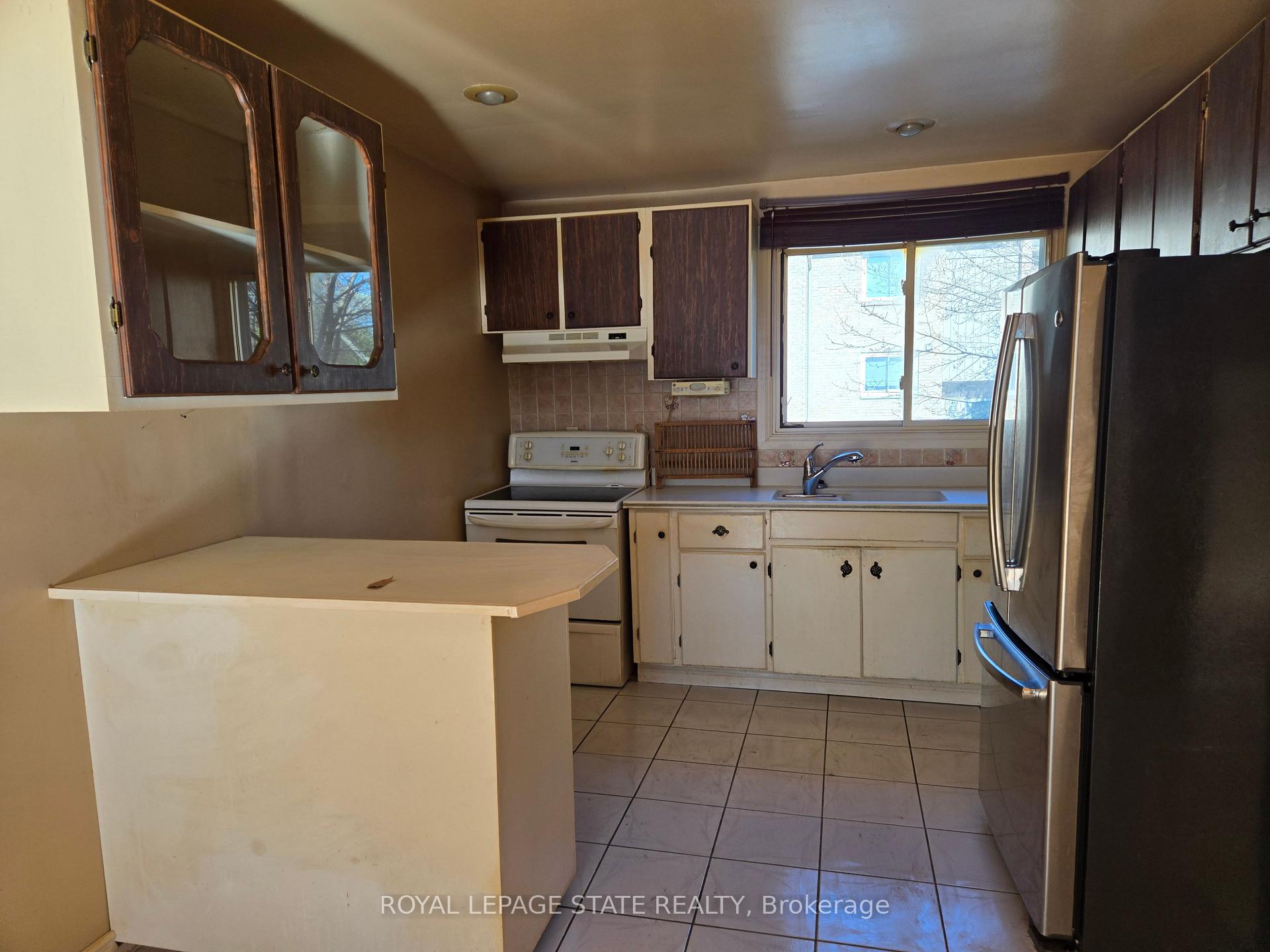 Photo 3 of Unit 2, 95 Fonthill Road, Hamilton, Fessenden — HOMEH