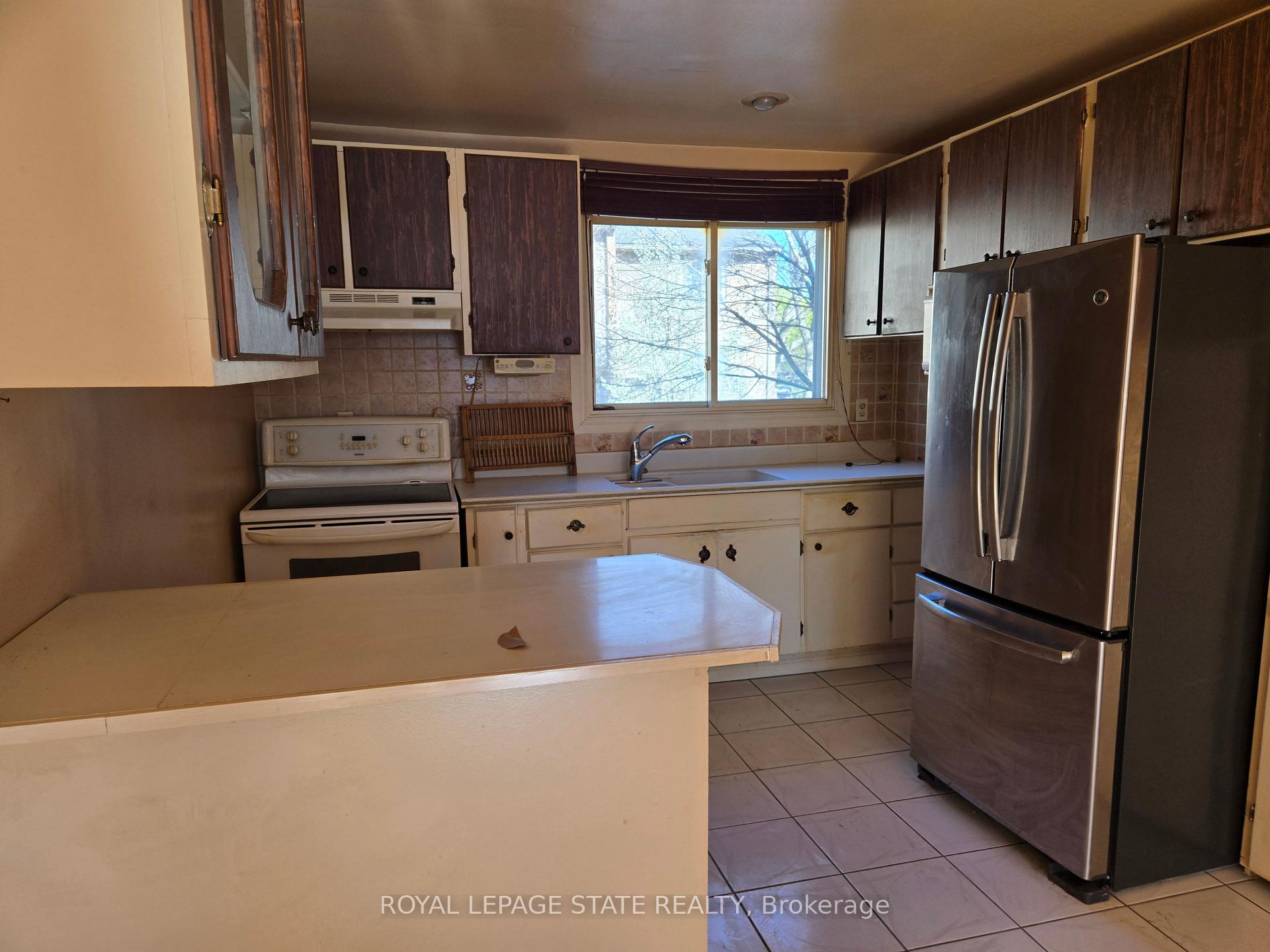 Photo 4 of Unit 2, 95 Fonthill Road, Hamilton, Fessenden — HOMEH