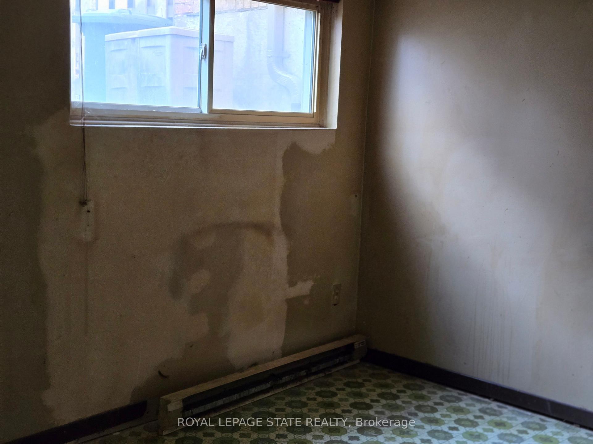 Photo 14 of Unit 2, 95 Fonthill Road, Hamilton, Fessenden — HOMEH