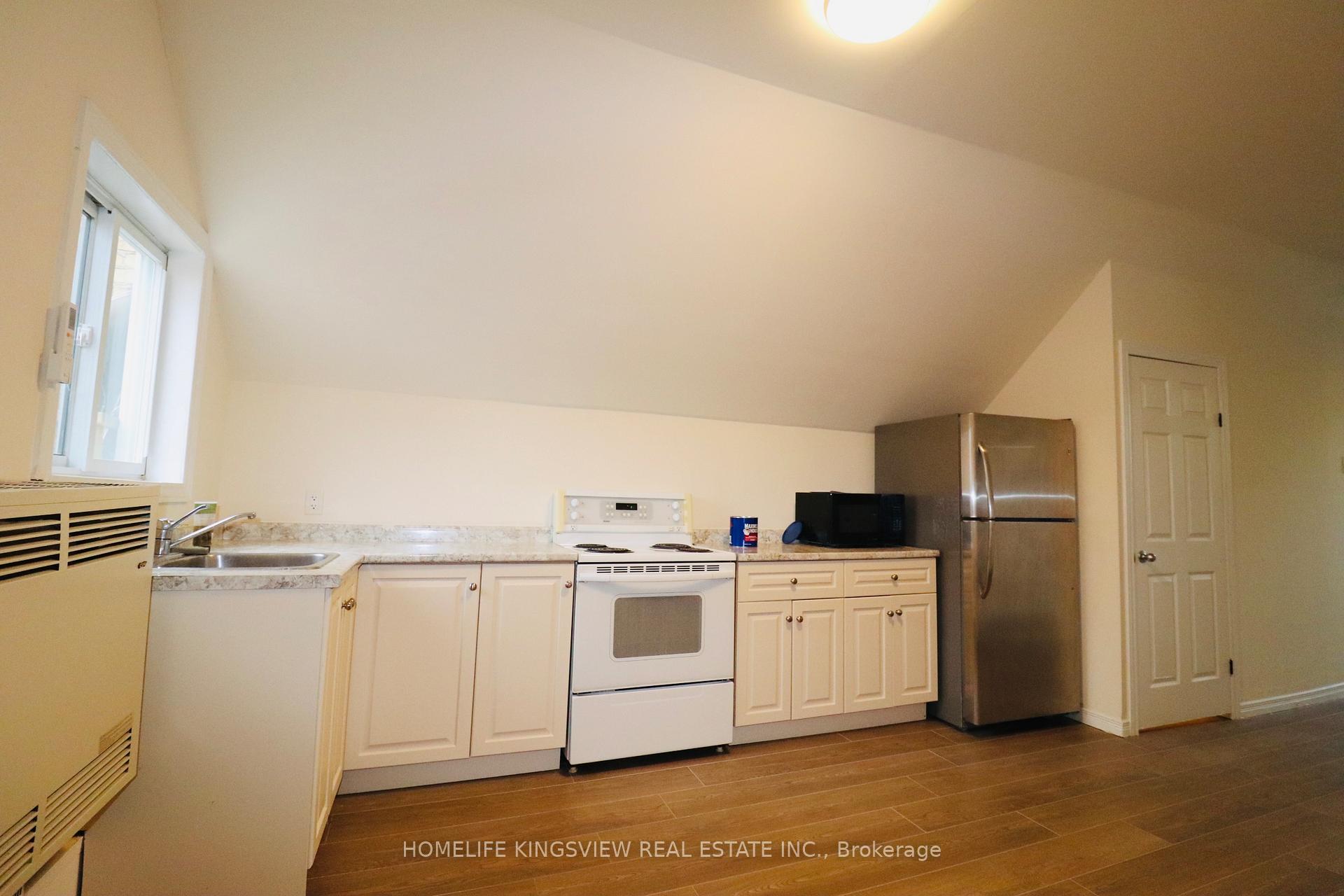 Photo 3 of Unit A, 647 Talbot Street, St. Thomas — HOMEH