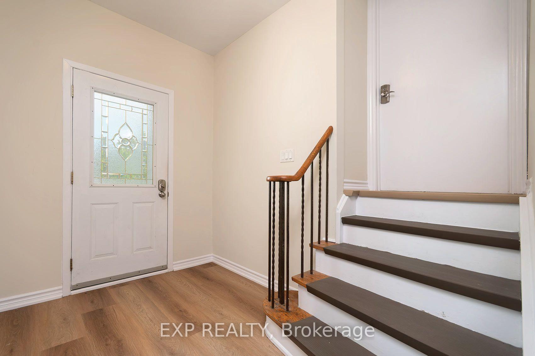Photo 2 of 260 Cook Street, Barrie, Grove East — HOMEH
