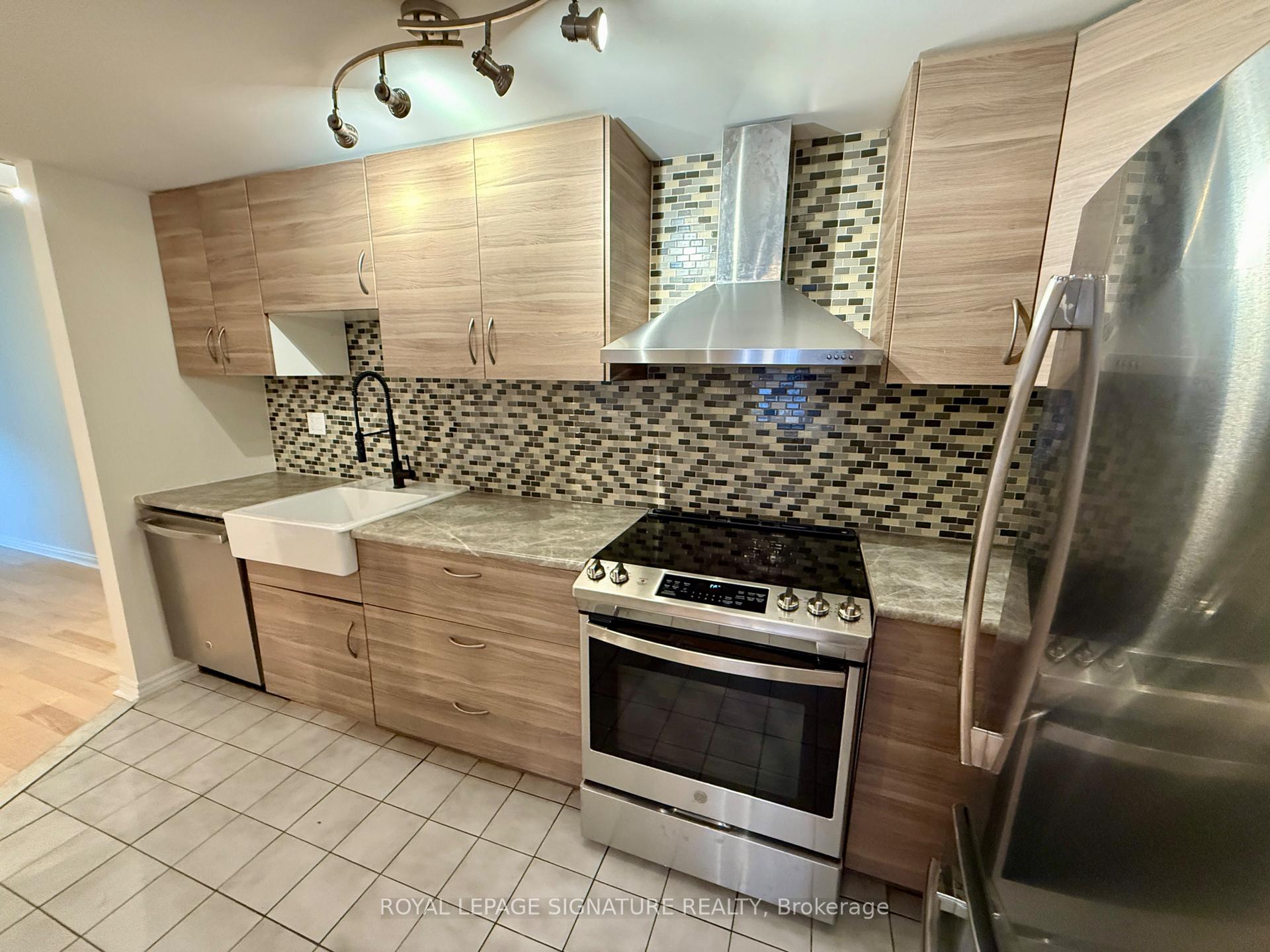 Photo 8 of Unit Main Floor, 60 Glen Manor Drive, Toronto, The Beaches — HOMEH