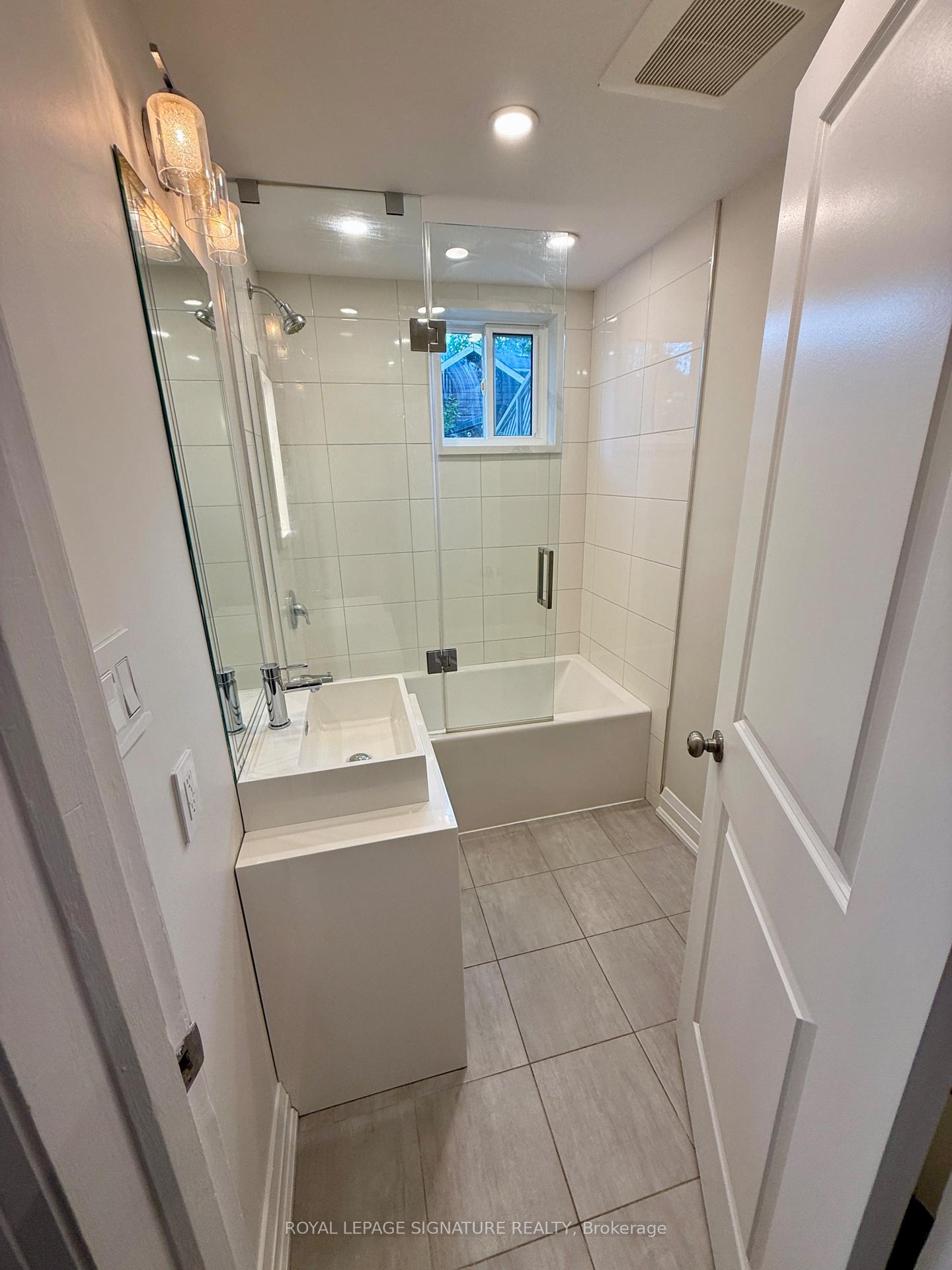 Photo 19 of Unit Main Floor, 60 Glen Manor Drive, Toronto, The Beaches — HOMEH