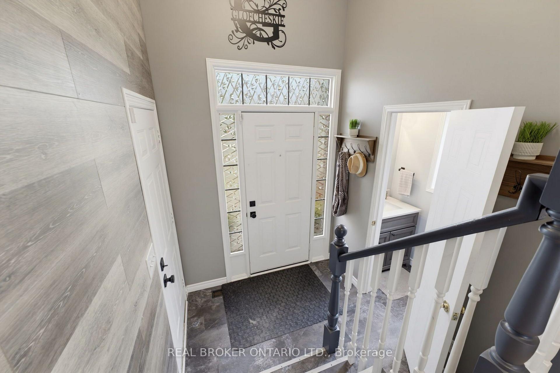 Photo 4 of 592 Little Dover Crescent, Waterloo, Colonial Acres — HOMEH