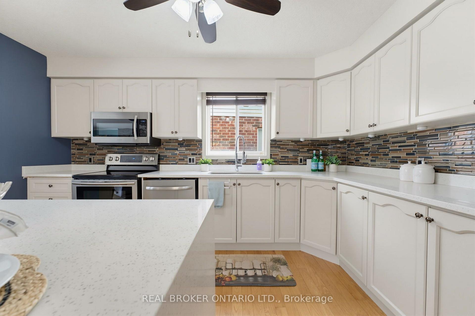 Photo 6 of 592 Little Dover Crescent, Waterloo, Colonial Acres — HOMEH