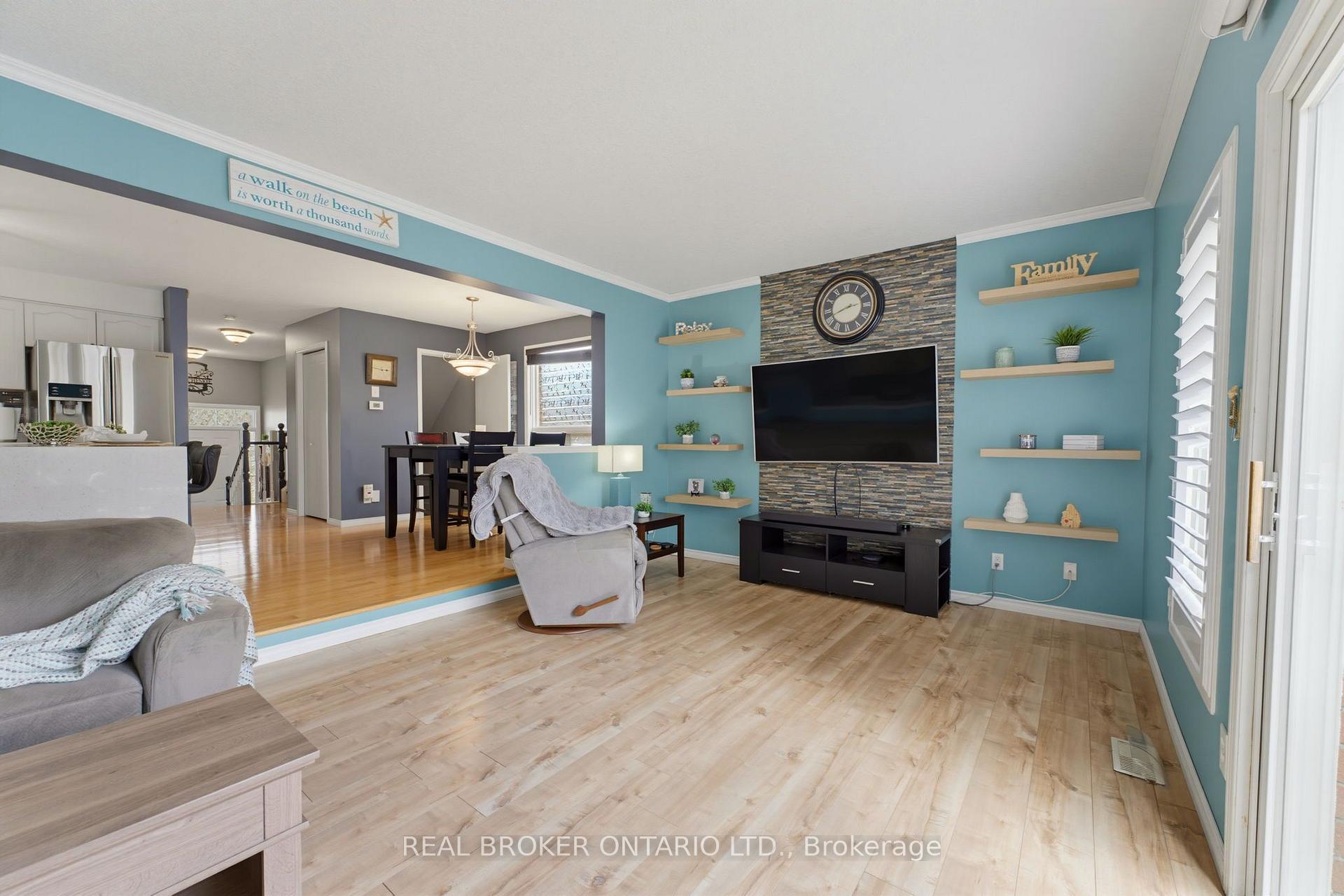 Photo 12 of 592 Little Dover Crescent, Waterloo, Colonial Acres — HOMEH