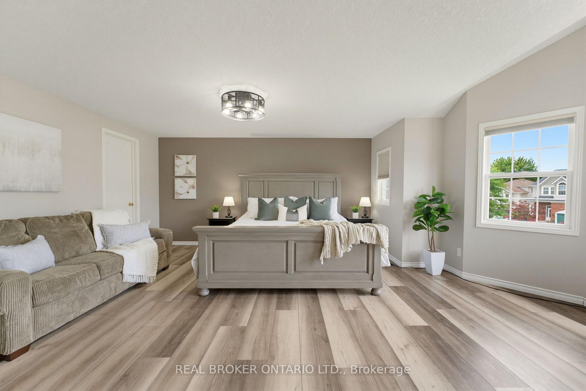 Photo 15 of 592 Little Dover Crescent, Waterloo, Colonial Acres — HOMEH