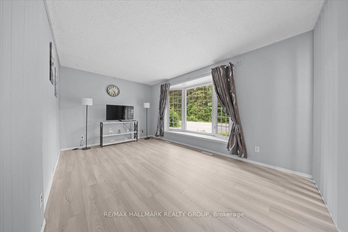 Photo 7 of 5881 Piperville Road, Ottawa, Carlsbad Springs — HOMEH