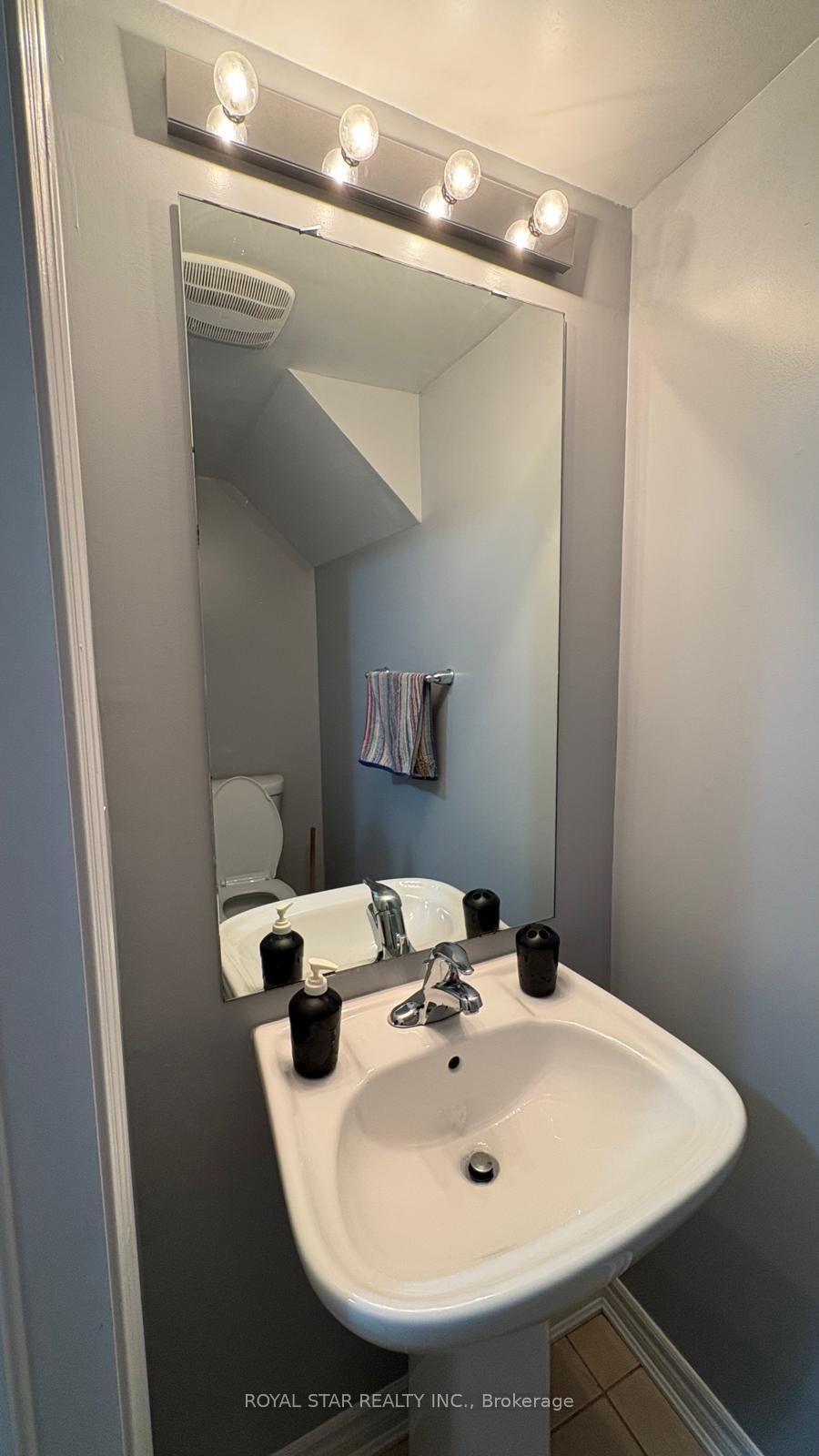 Photo 11 of Unit 31, 200 Veterans Drive S, Brampton, Northwest Brampton — HOMEH