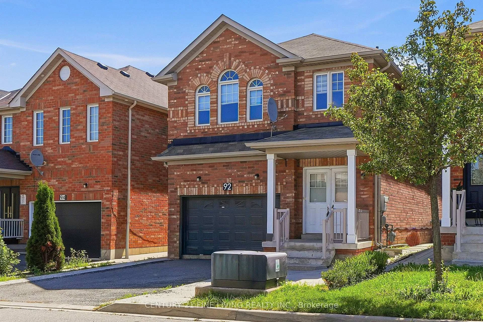 Photo 3 of 92 Gulfbrook Circle, Brampton, Sandringham-Wellington — HOMEH