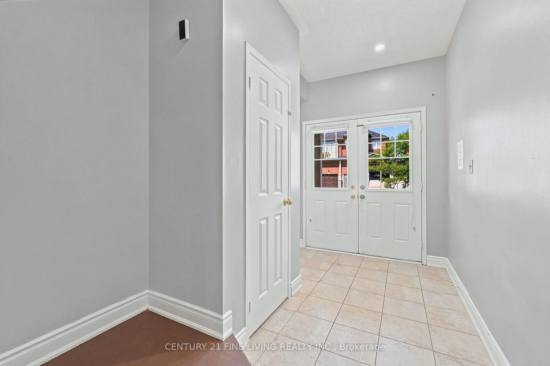 Photo 4 of 92 Gulfbrook Circle, Brampton, Sandringham-Wellington — HOMEH