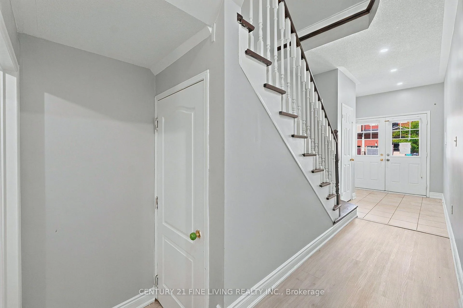 Photo 5 of 92 Gulfbrook Circle, Brampton, Sandringham-Wellington — HOMEH