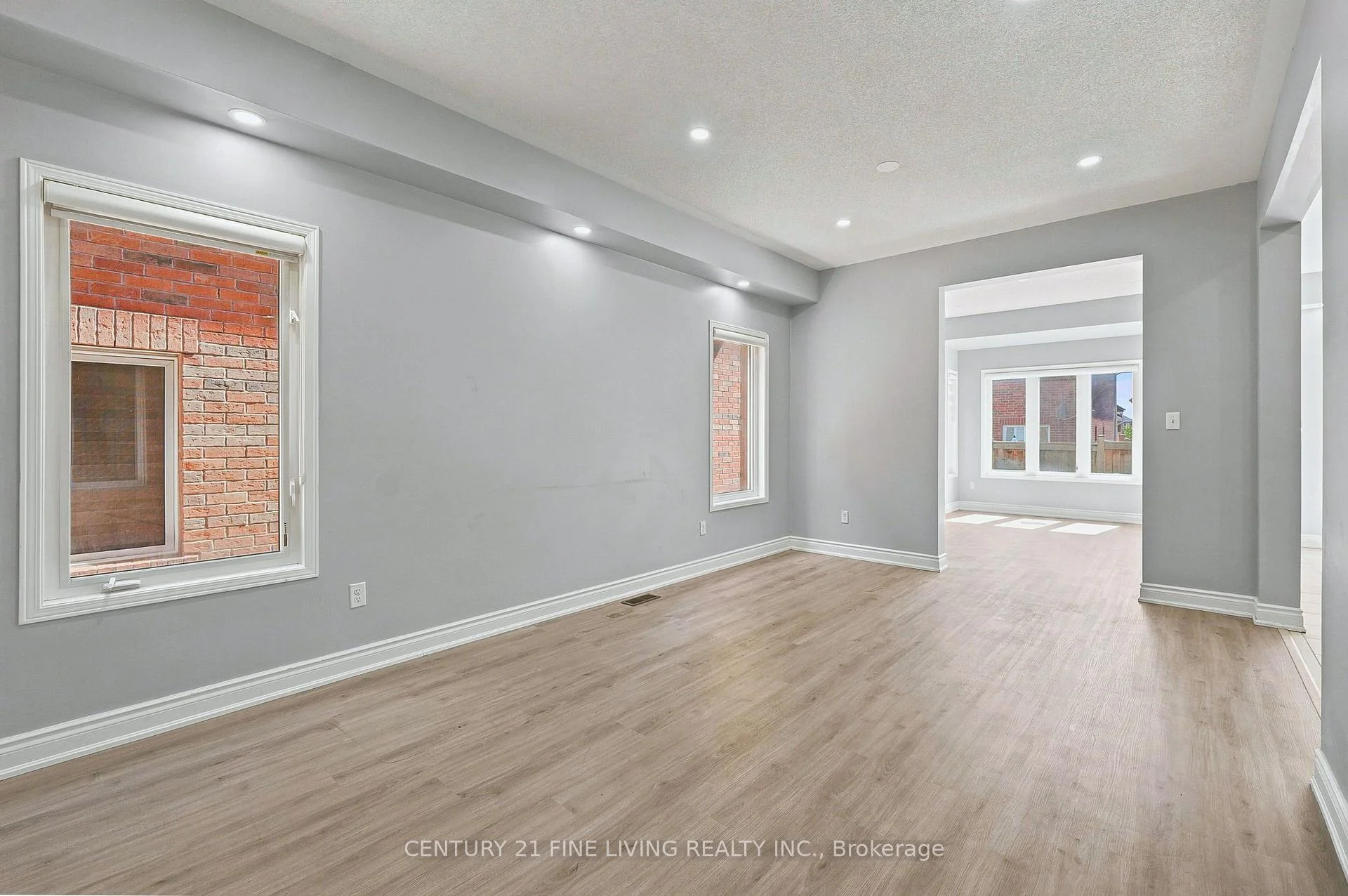 Photo 6 of 92 Gulfbrook Circle, Brampton, Sandringham-Wellington — HOMEH