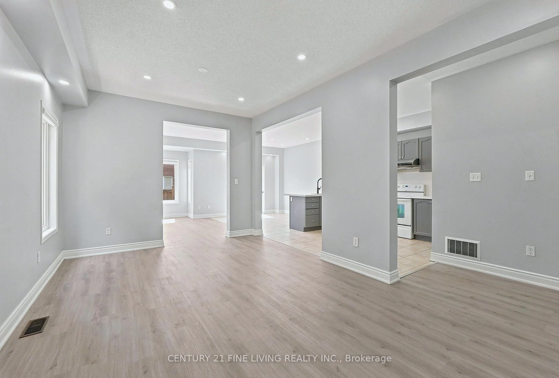 Photo 7 of 92 Gulfbrook Circle, Brampton, Sandringham-Wellington — HOMEH