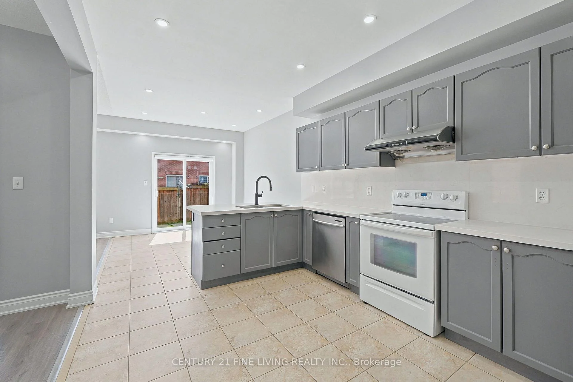 Photo 8 of 92 Gulfbrook Circle, Brampton, Sandringham-Wellington — HOMEH
