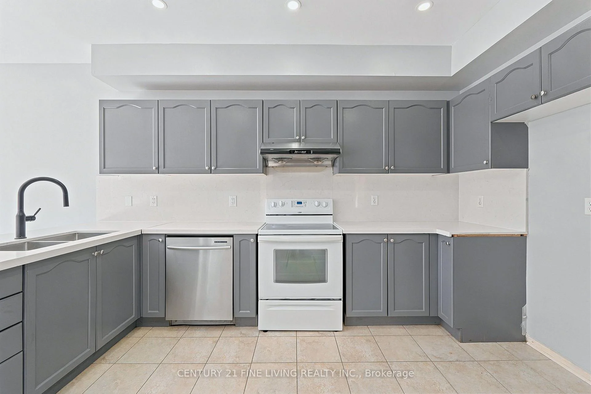 Photo 9 of 92 Gulfbrook Circle, Brampton, Sandringham-Wellington — HOMEH