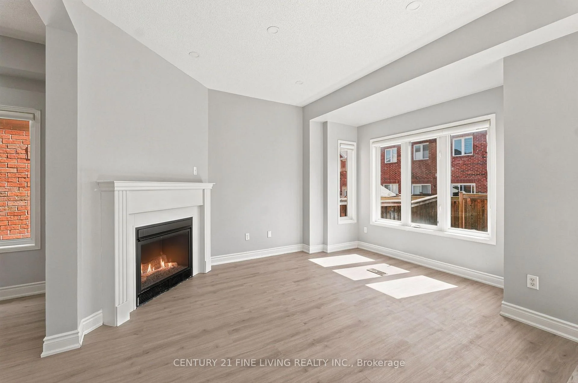 Photo 15 of 92 Gulfbrook Circle, Brampton, Sandringham-Wellington — HOMEH