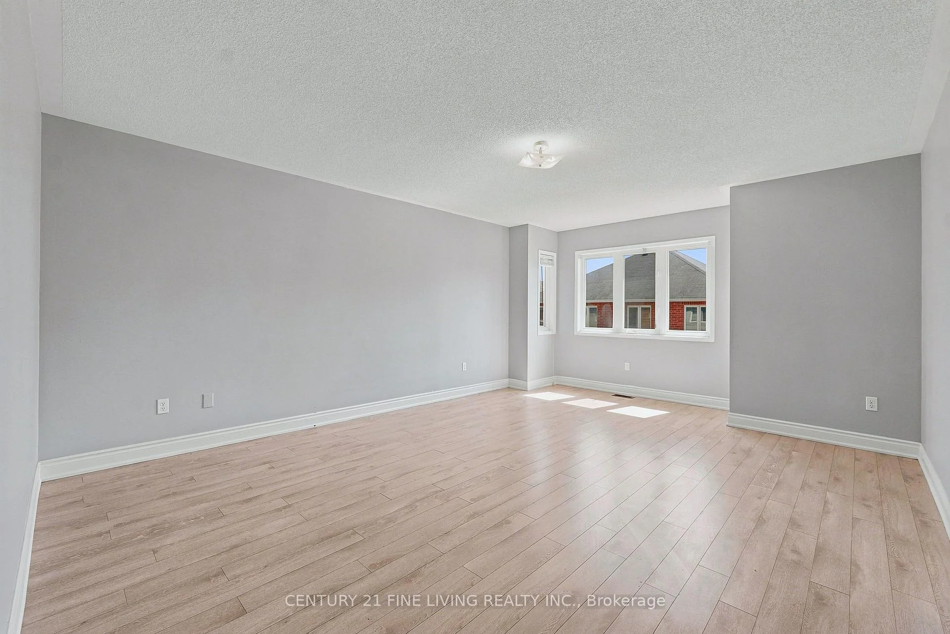 Photo 17 of 92 Gulfbrook Circle, Brampton, Sandringham-Wellington — HOMEH