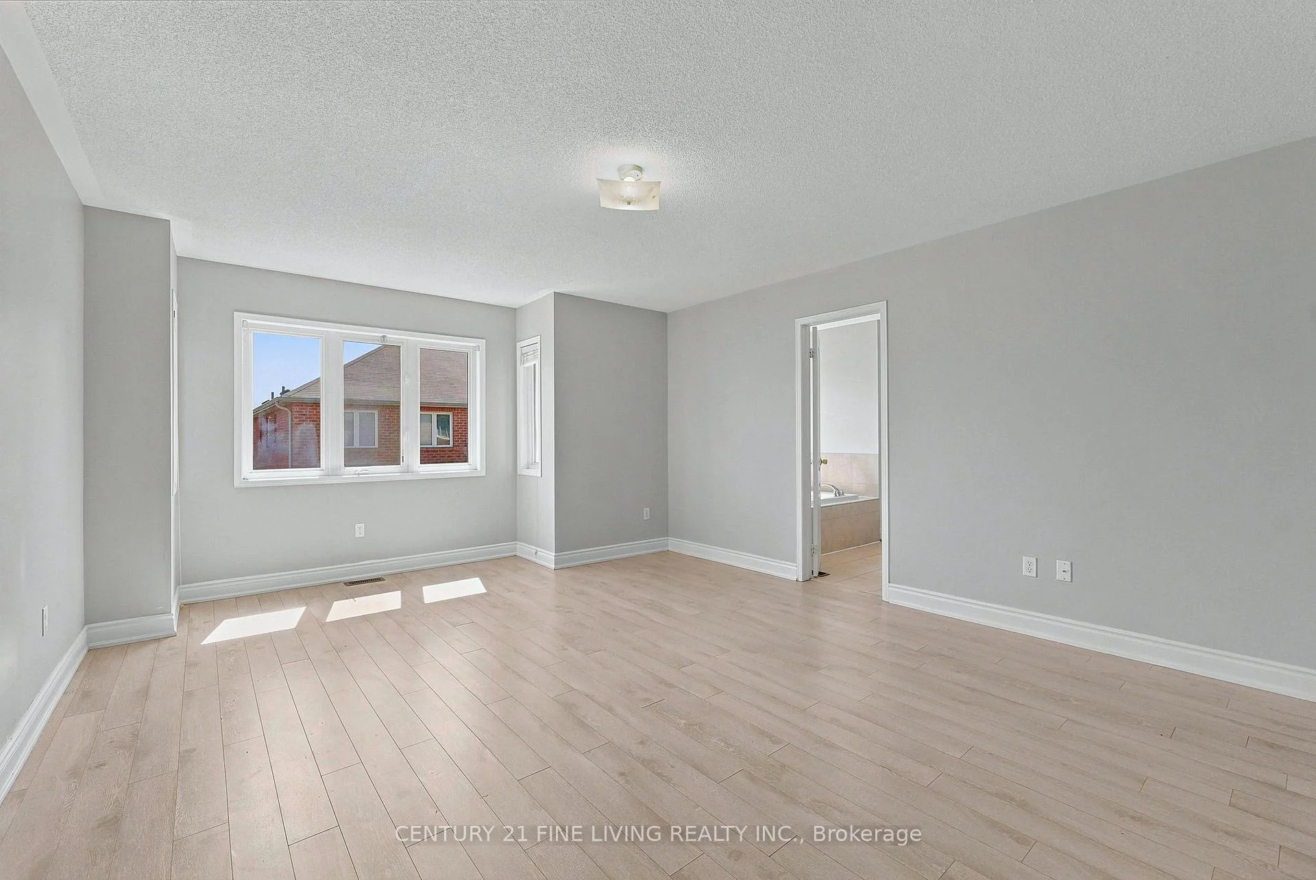 Photo 18 of 92 Gulfbrook Circle, Brampton, Sandringham-Wellington — HOMEH
