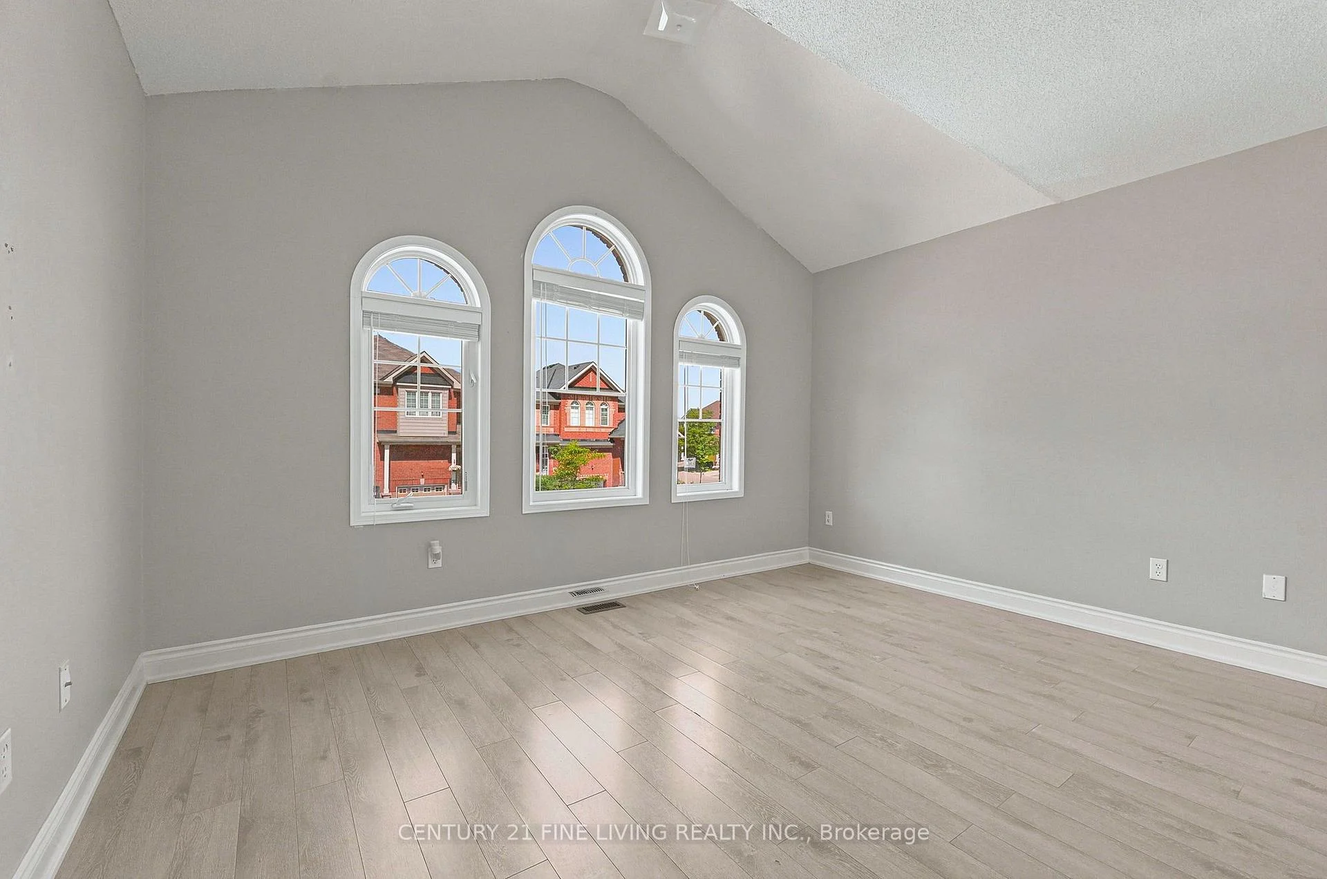 Photo 23 of 92 Gulfbrook Circle, Brampton, Sandringham-Wellington — HOMEH