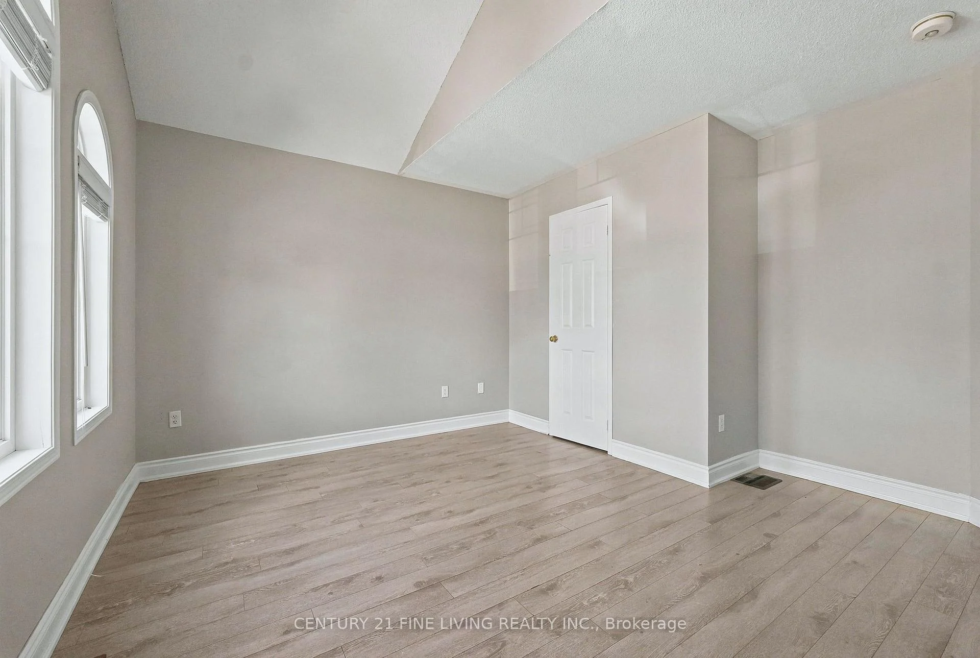 Photo 24 of 92 Gulfbrook Circle, Brampton, Sandringham-Wellington — HOMEH