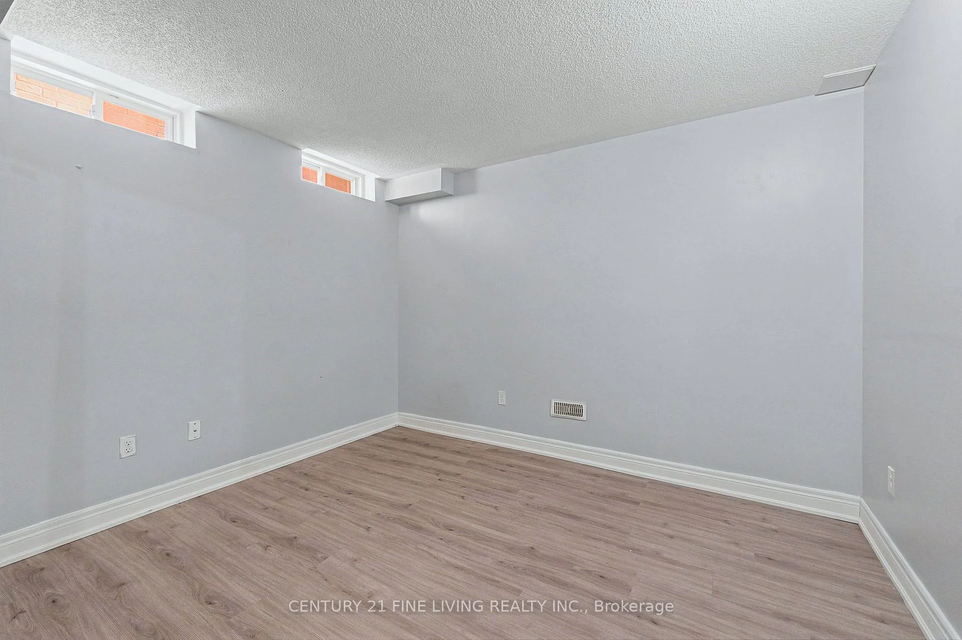 Photo 30 of 92 Gulfbrook Circle, Brampton, Sandringham-Wellington — HOMEH